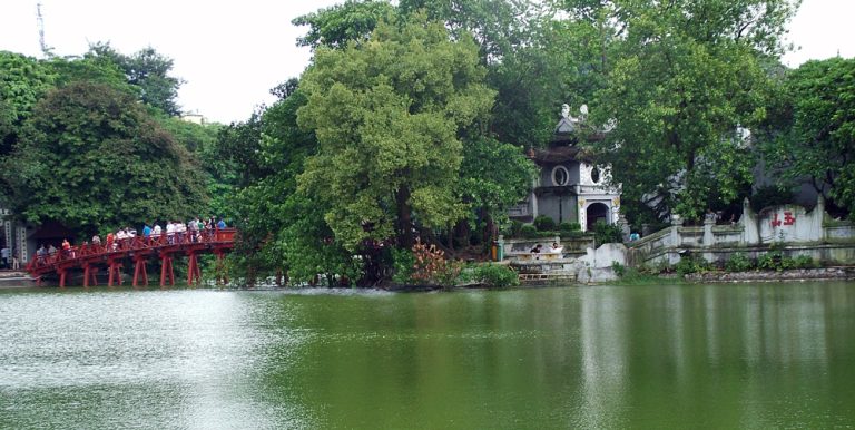 La Pira a Hanoi, follia o profezia? lago Hoan Kiem