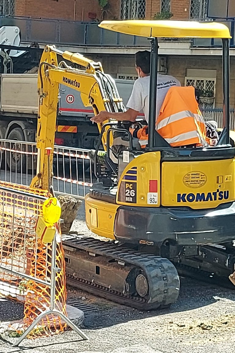 Tasse, Operaio su una escavatrice