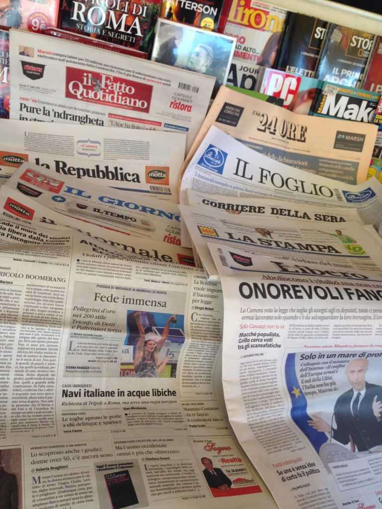 Giornalisti pensionati. Quotidiani un una edicola