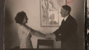 Adolf Hitler e Leni Riefenstahl, regista di “Il trionfo della volontà”, monumento cinematografico al Furer