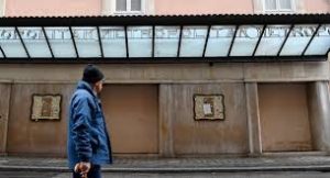 Uno dei tanti cinema chiusi di Roma