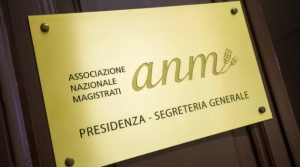 La targa dell'Associazione Nazionale Magistrati
