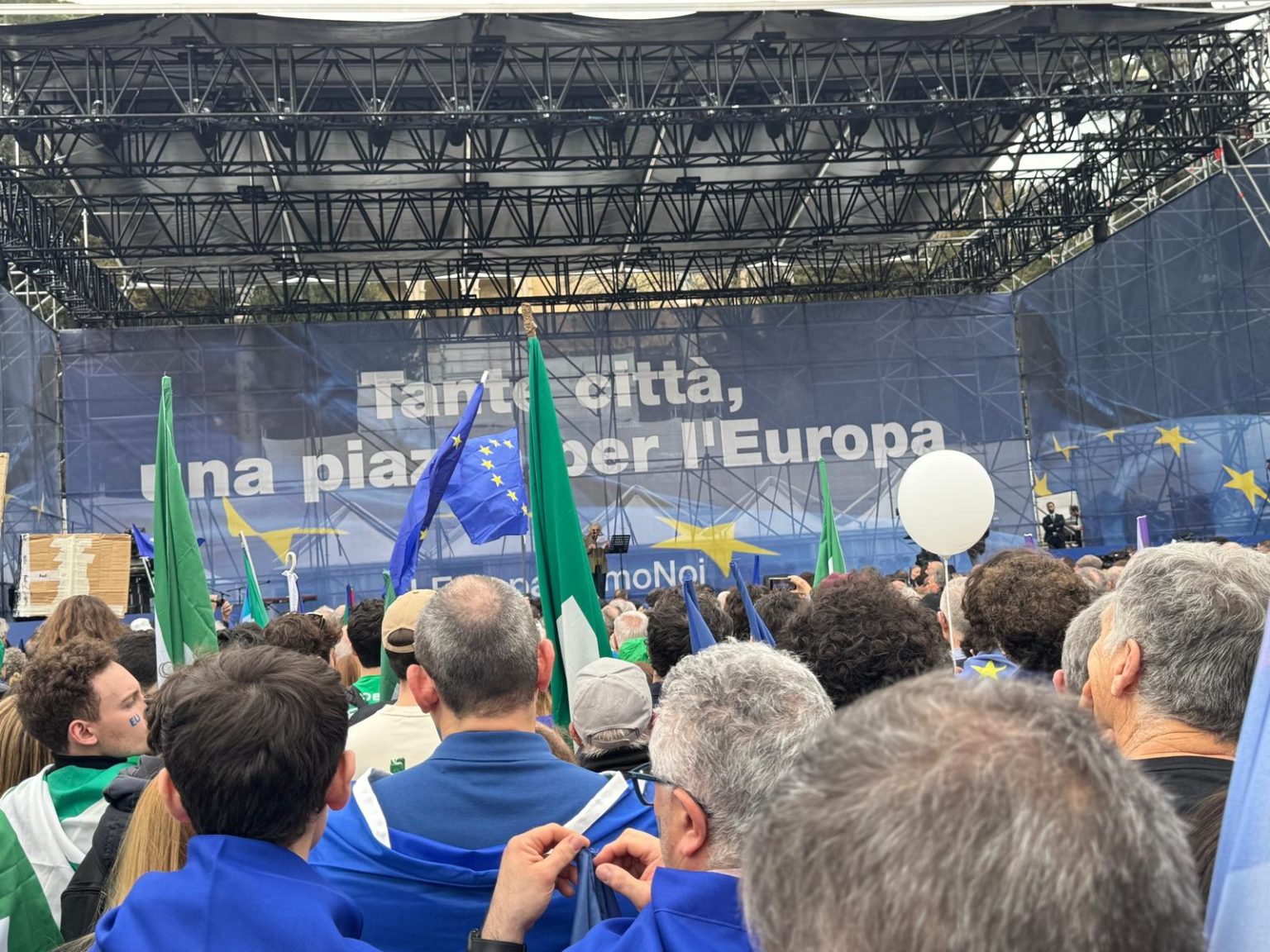 Quei “sognatori” dell’Europa (con i piedi per terra) di Piazza del Popolo