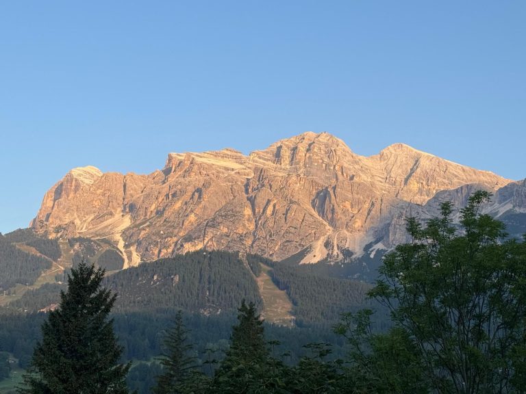 Una montagna di soldi cortina