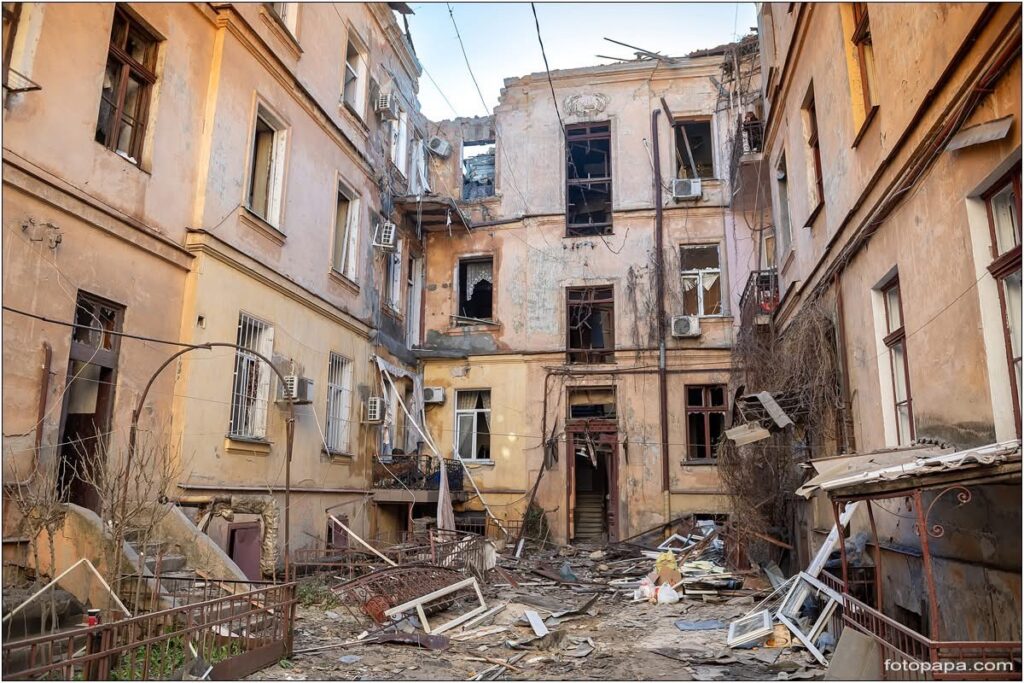 Edificio residenziale, Odesa, aprile 2026. Foto di Boris Bukhman