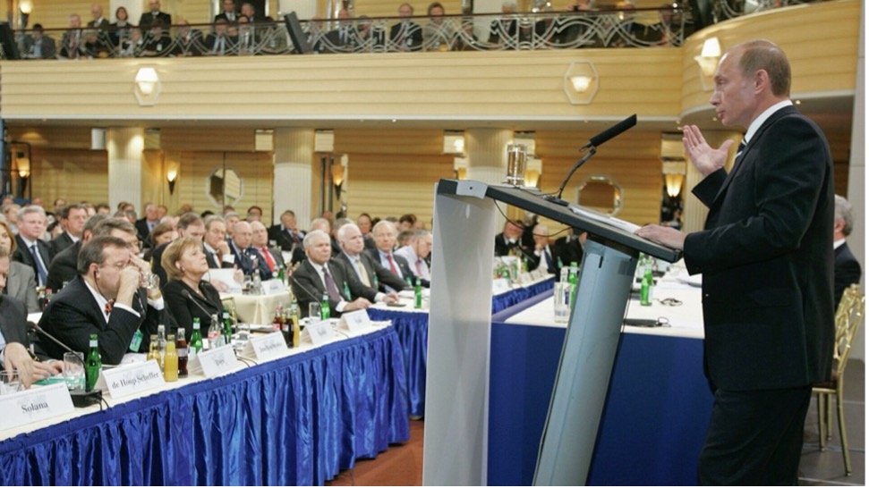 Discorso di Vladimir Putin alla Conferenza di Monaco sulla sicurezza, 10 febbraio 2007. Fonte: Wikipedia.