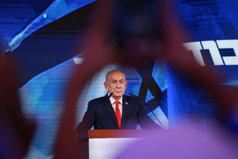 Netanyahu sconfitto alle elezioni prepara una nuova guerra per scongiurare l’alleanza dell’opposizione vestfaliana coi partiti arabi vincenti Netanyahu elezioni Israele
