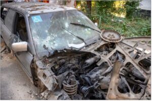 Le conseguenze dell’attacco russo contro Odesa, settembre 2026. Sono visibili i segni degli impatti dello shrapnel.